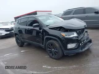 2018 Jeep Compass Limited z VIN 3C4NJDCB8JT334241, wystawiony jako IAAI lot #42894736 z przebiegiem 99 005 mil mil oraz . Historia ofert i sprzedaży dostępna na DreamBid. Obrazek 1.