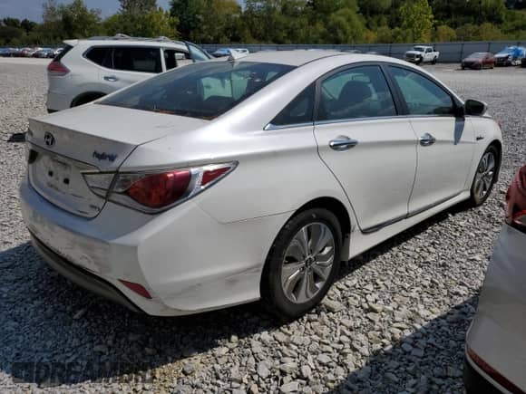 2013 Hyundai Sonata with VIN KMHEC4A40DA100407, listed as a Copart auction lot 81548005 with 84,594 mi miles and Clean title. Bid and sale history available at DreamBid. Image 3.