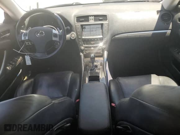 2012 Lexus IS 250 C z VIN JTHFF2C28C2525106, wystawiony jako Copart lot #64694985 z przebiegiem 158 178 mil mil oraz Szkoda całkowita • Salvage title. Historia ofert i sprzedaży dostępna na DreamBid. Obrazek 8.