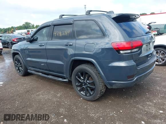 2018 Jeep Grand Cherokee Altitude z VIN 1C4RJFAG8JC189970, wystawiony jako IAAI lot #42962789 z przebiegiem 148 200 mil mil oraz . Historia ofert i sprzedaży dostępna na DreamBid. Obrazek 3.
