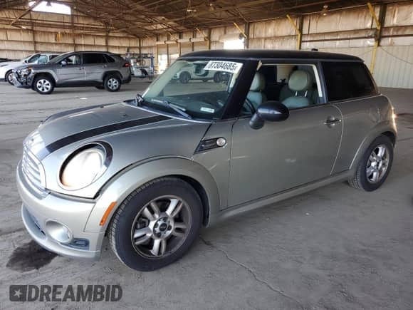 2011 MINI Hardtop z VIN WMWSU3C53BT091933, wystawiony jako Copart lot #87304685 z przebiegiem 112 500 mil mil oraz Szkoda całkowita • Salvage title. Historia ofert i sprzedaży dostępna na DreamBid. Obrazek 1.
