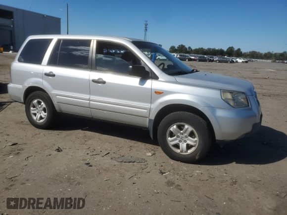 2006 Honda Pilot LX z VIN 2HKYF18146H561088, wystawiony jako Copart lot #83757335 z przebiegiem 156 296 mil mil oraz Czysty tytuł • Clean title. Historia ofert i sprzedaży dostępna na DreamBid. Obrazek 4.