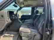 2005 GMC Sierra 1500 SLE z VIN 2GTEK13T951280718, wystawiony jako Copart lot #68005585 z przebiegiem 177 042 mil mil oraz Szkoda całkowita • Salvage title. Historia ofert i sprzedaży dostępna na DreamBid. Obrazek 7.