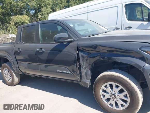 2024 Toyota Tacoma TRD Off Road with VIN 3TMLB5JN7RM022960, listed as a IAAI auction lot 43431604 with 25,332 mi miles and . Bid and sale history available at DreamBid. Image 13.