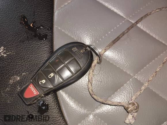 2010 Dodge 1500 SLT z VIN 1D7RV1CT4AS243438, wystawiony jako IAAI lot #41542621 z przebiegiem 321 839 mil mil oraz . Historia ofert i sprzedaży dostępna na DreamBid. Obrazek 11.