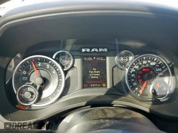 2023 Ram 1500 Big Horn z VIN 1C6SRFFTXPN533903, wystawiony jako Copart lot #72024735 z przebiegiem 41 819 mil mil oraz Szkoda całkowita • Salvage title. Historia ofert i sprzedaży dostępna na DreamBid. Obrazek 9.