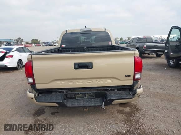 2020 Toyota Tacoma SR5 z VIN 3TMBZ5DN5LM026533, wystawiony jako IAAI lot #41529069 z przebiegiem 87 710 mil mil oraz . Historia ofert i sprzedaży dostępna na DreamBid. Obrazek 16.