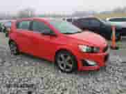 2015 Chevrolet Sonic RS z VIN 1G1JH6SB6F4116201, wystawiony jako Copart lot #85675864 z przebiegiem 86 670 mil mil oraz Czysty tytuł • Clean title. Historia ofert i sprzedaży dostępna na DreamBid. Obrazek 4.