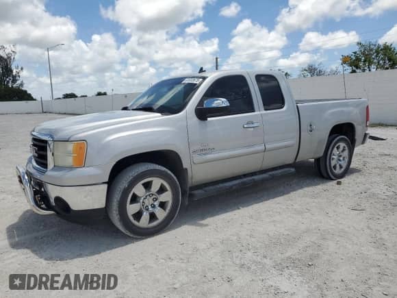 2010 GMC Sierra 1500 SLE z VIN 1GTSCVE08AZ131079, wystawiony jako Copart lot #61033675 z przebiegiem 193 451 mil mil oraz Szkoda całkowita • Salvage title. Historia ofert i sprzedaży dostępna na DreamBid. Obrazek 1.