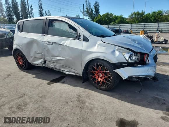 2015 Chevrolet Sonic RS z VIN 1G1JH6SB7F4169196, wystawiony jako Copart lot #62482375 z przebiegiem 140 324 mil mil oraz Szkoda całkowita • Salvage title. Historia ofert i sprzedaży dostępna na DreamBid. Obrazek 4.