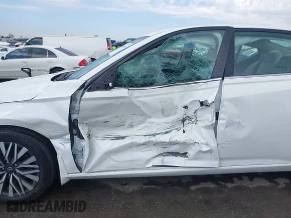 2024 Nissan Altima SV z VIN 1N4BL4DV1RN344391, wystawiony jako IAAI lot #43120539 z przebiegiem 5 972 mil mil oraz . Historia ofert i sprzedaży dostępna na DreamBid. Obrazek 6.