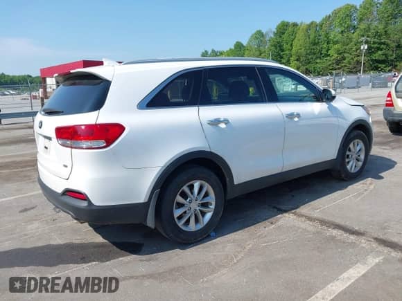 2018 Kia Sorento LX with VIN 5XYPG4A30JG376946, listed as a IAAI auction lot 42441953 with 42,807 mi miles and . Bid and sale history available at DreamBid. Image 4.