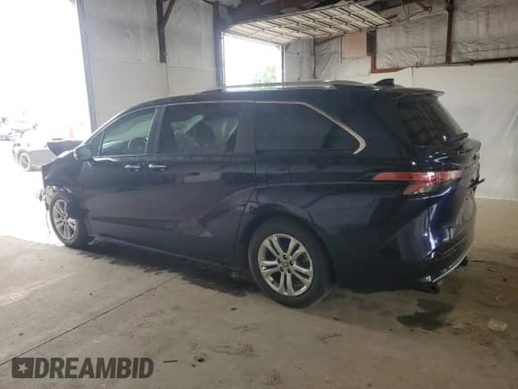 2022 Toyota Sienna Platinum с VIN 5TDESKFC2NS048665, выставлен на аукционе Copart как лот 61469015 с пробегом 59 945 миль миль и Чистый • Clean title. История ставок и продаж доступна на DreamBid. Изображение 2.