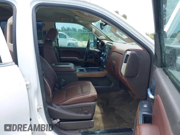 2018 Chevrolet Silverado 2500HD High Country z VIN 1GC1KXEY6JF199771, wystawiony jako IAAI lot #42709894 z przebiegiem 158 571 mil mil oraz . Historia ofert i sprzedaży dostępna na DreamBid. Obrazek 5.