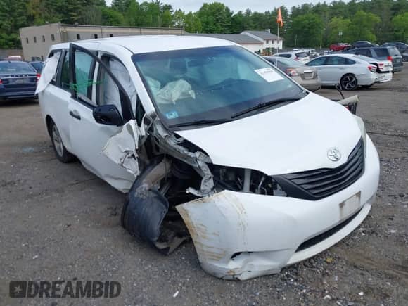 2017 Toyota Sienna L z VIN 5TDZZ3DC3HS793595, wystawiony jako IAAI lot #42352780 z przebiegiem 153 161 mil mil oraz . Historia ofert i sprzedaży dostępna na DreamBid. Obrazek 1.