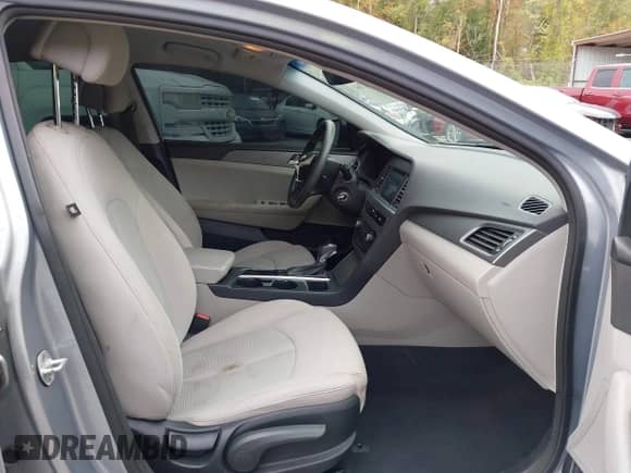 2015 Hyundai Sonata SE с VIN 5NPE24AF1FH070855, выставлен на аукционе IAAI как лот 43401764 с пробегом 150 569 миль миль и . История ставок и продаж доступна на DreamBid. Изображение 5.