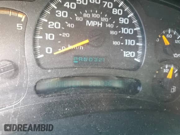 2003 Chevrolet Silverado 2500HD LS с VIN 1GCHK23113F183942, выставлен на аукционе Copart как лот 71464565 с пробегом 250 336 миль миль и Списание • Salvage title. История ставок и продаж доступна на DreamBid. Изображение 9.