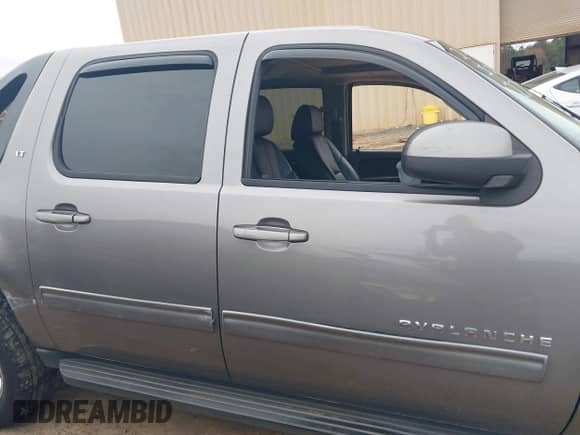 2009 Chevrolet Avalanche 2LT with VIN 3GNEC22019G221581, listed as a IAAI auction lot 41619671 with 179,407 mi miles and . Bid and sale history available at DreamBid. Image 12.