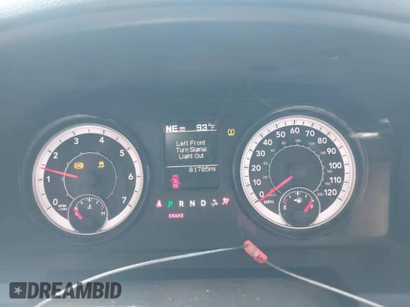 2022 Ram 1500 Tradesman z VIN 3C6RR7KG7NG173850, wystawiony jako IAAI lot #42488519 z przebiegiem 81 785 mil mil oraz . Historia ofert i sprzedaży dostępna na DreamBid. Obrazek 7.