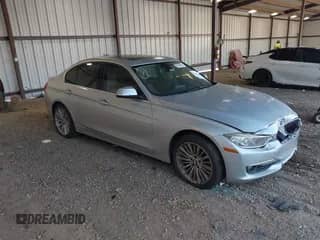 2013 BMW 3 Series 335i с VIN WBA3A9G51DNP38251, выставлен на аукционе IAAI как лот 42673464 с пробегом 161 399 миль миль и . История ставок и продаж доступна на DreamBid. Изображение 1.