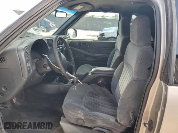 2002 Chevrolet Blazer LS с VIN 1GNCS18W52K214535, выставлен на аукционе Copart как лот 55815465 с пробегом 160 614 миль миль и Списание • Salvage title. История ставок и продаж доступна на DreamBid. Изображение 7.