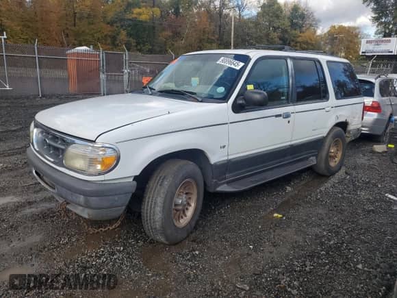 1998 Ford Explorer XLT with VIN 1FMZU35P6WZB60144, listed as a Copart auction lot 90896645 with Not provided miles and Salvage title. Bid and sale history available at DreamBid. Image 1.
