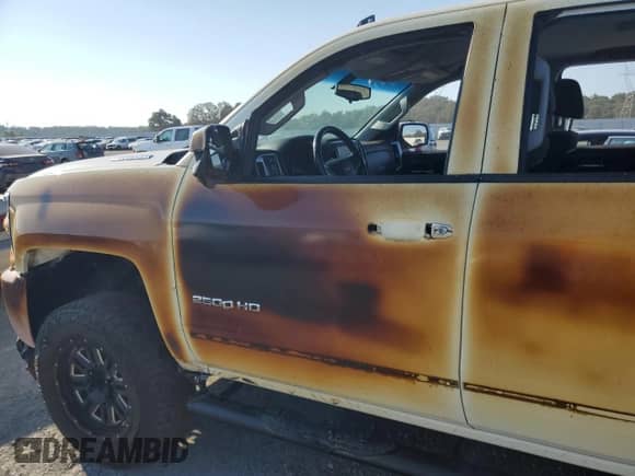 2015 Chevrolet Silverado 2500HD LT z VIN 1GC1KVE84FF637635, wystawiony jako Copart lot #80398025 z przebiegiem Nie podano mil oraz Szkoda całkowita • Salvage title. Historia ofert i sprzedaży dostępna na DreamBid. Obrazek 7.