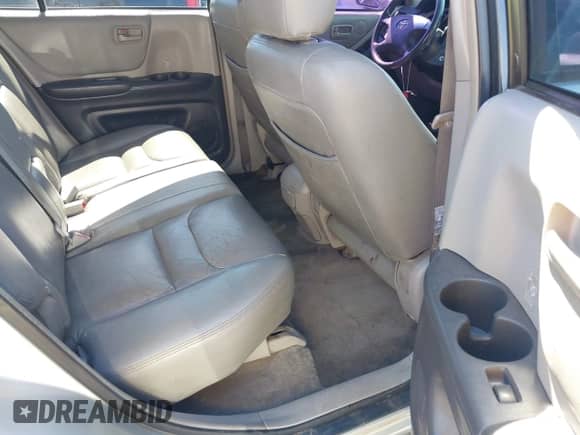 2003 Toyota Highlander с VIN JTEGF21A330074593, выставлен на аукционе IAAI как лот 42589066 с пробегом 181 157 миль миль и . История ставок и продаж доступна на DreamBid. Изображение 8.