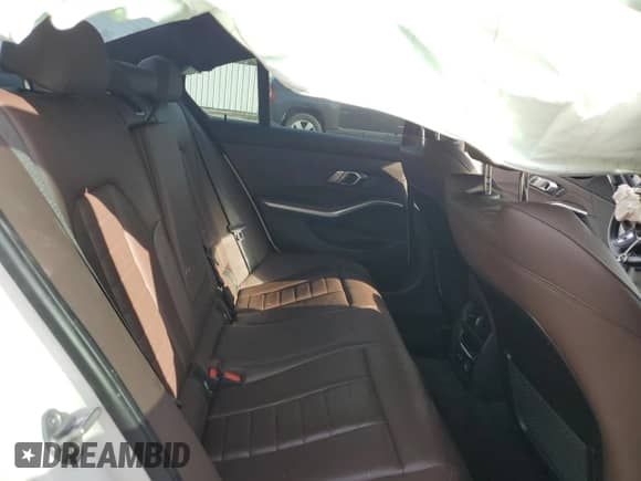 2020 BMW 3 Series 330i xDrive z VIN 3MW5R7J08L8B19957, wystawiony jako Copart lot #83839075 z przebiegiem Nie podano mil oraz Szkoda całkowita • Salvage title. Historia ofert i sprzedaży dostępna na DreamBid. Obrazek 10.