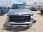 2022 Ram 1500 Big Horn z VIN 1C6RREFT2NN253608, wystawiony jako IAAI lot #42020587 z przebiegiem 44 509 mil mil oraz . Historia ofert i sprzedaży dostępna na DreamBid. Obrazek 13.