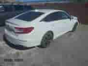 2018 Honda Accord Sport z VIN 1HGCV1F3XJA235587, wystawiony jako IAAI lot #43034052 z przebiegiem 94 181 mil mil oraz . Historia ofert i sprzedaży dostępna na DreamBid. Obrazek 4.