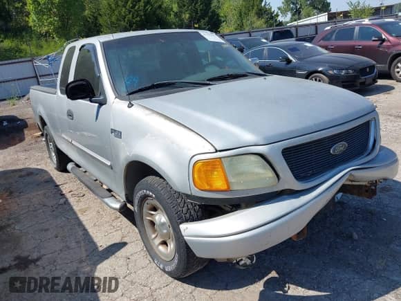 2004 Ford F-150 XL с VIN 2FTRX17204CA74002, выставлен на аукционе IAAI как лот 43194994 с пробегом 242 635 миль миль и . История ставок и продаж доступна на DreamBid. Изображение 1.