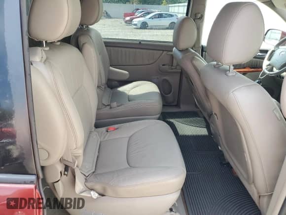 2010 Toyota Sienna XLE с VIN 5TDDK4CC9AS028466, выставлен на аукционе Copart как лот 67722755 с пробегом 166 938 миль миль и На запчасти • Non repairable. История ставок и продаж доступна на DreamBid. Изображение 11.