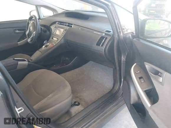 2014 Toyota Prius z VIN JTDKN3DP6E3054069, wystawiony jako IAAI lot #42736959 z przebiegiem 135 191 mil mil oraz . Historia ofert i sprzedaży dostępna na DreamBid. Obrazek 5.