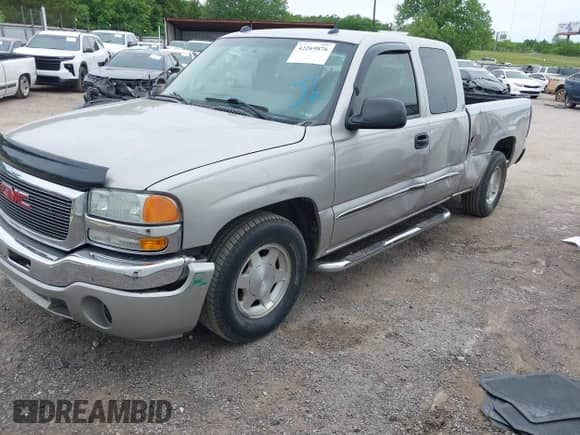 2004 GMC Sierra 1500 SLE with VIN 2GTEC19T941348101, listed as a IAAI auction lot 42269876 with 200,492 mi miles and . Bid and sale history available at DreamBid. Image 2.
