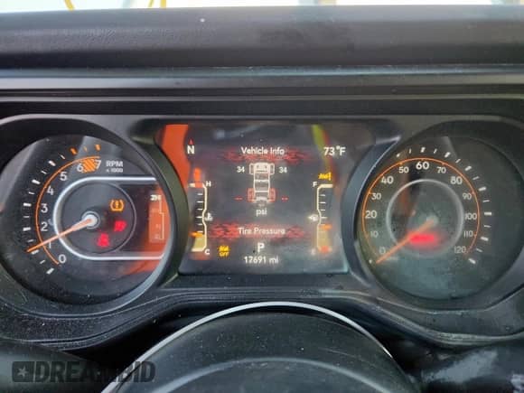 2024 Jeep Wrangler Sahara с VIN 1C4PJXEN3RW105988, выставлен на аукционе Copart как лот 71717955 с пробегом 17 691 миль миль и Списание • Salvage title. История ставок и продаж доступна на DreamBid. Изображение 9.