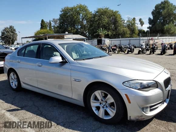 2012 BMW 5 Series 528i с VIN WBAXG5C54CDY29906, выставлен на аукционе Copart как лот 81723985 с пробегом 97 538 миль миль и Чистый • Clean title. История ставок и продаж доступна на DreamBid. Изображение 4.