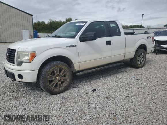 2014 Ford F-150 STX z VIN 1FTFX1EF8EKF61180, wystawiony jako Copart lot #83869335 z przebiegiem 360 169 mil mil oraz Szkoda całkowita • Salvage title. Historia ofert i sprzedaży dostępna na DreamBid. Obrazek 1.
