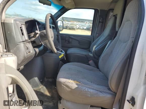 2004 Chevrolet Express Cargo с VIN 1GCFG15X841140041, выставлен на аукционе Copart как лот 41651635 с пробегом 171 503 миль миль и Списание • Salvage title. История ставок и продаж доступна на DreamBid. Изображение 7.