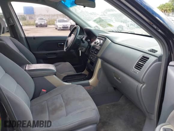 2006 Honda Pilot EX z VIN 2HKYF18466H543976, wystawiony jako IAAI lot #43285260 z przebiegiem 175 102 mil mil oraz . Historia ofert i sprzedaży dostępna na DreamBid. Obrazek 5.