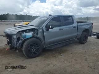 2025 Chevrolet Silverado 1500 LT Trail Boss с VIN 3GCUKFED9SG295849, выставлен на аукционе Copart как лот 65997875 с пробегом 1 705 миль миль и Списание • Salvage title. История ставок и продаж доступна на DreamBid. Изображение 1.