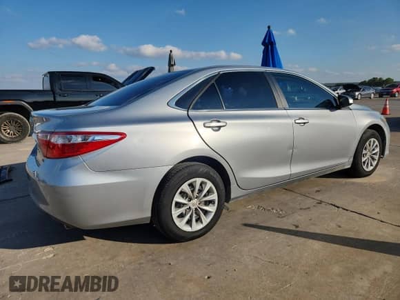 2015 Toyota Camry LE z VIN 4T1BF1FK0FU039139, wystawiony jako Copart lot #90343735 z przebiegiem 49 299 mil mil oraz Szkoda całkowita • Salvage title. Historia ofert i sprzedaży dostępna na DreamBid. Obrazek 3.