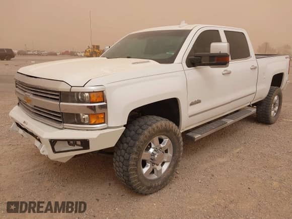 2016 Chevrolet Silverado 2500HD High Country z VIN 1GC1KXE80GF290043, wystawiony jako IAAI lot #41719644 z przebiegiem 122 715 mil mil oraz . Historia ofert i sprzedaży dostępna na DreamBid. Obrazek 17.