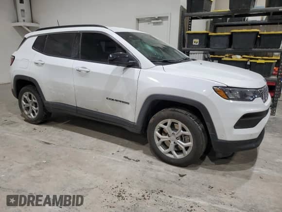 2024 Jeep Compass Latitude with VIN 3C4NJDBN0RT146367, listed as a Copart auction lot 41695345 with 20,951 mi miles and Salvage title. Bid and sale history available at DreamBid. Image 4.