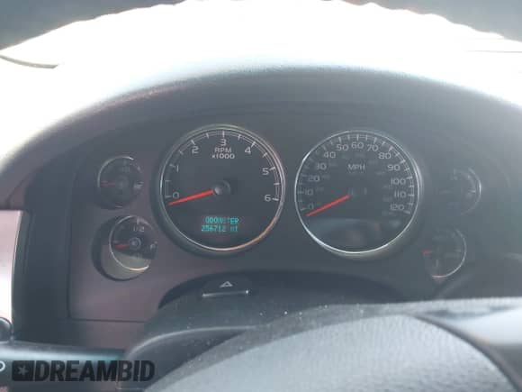 2010 Chevrolet Suburban LS с VIN 1GNUCHE05AR204166, выставлен на аукционе IAAI как лот 42615057 с пробегом 256 712 миль миль и . История ставок и продаж доступна на DreamBid. Изображение 7.