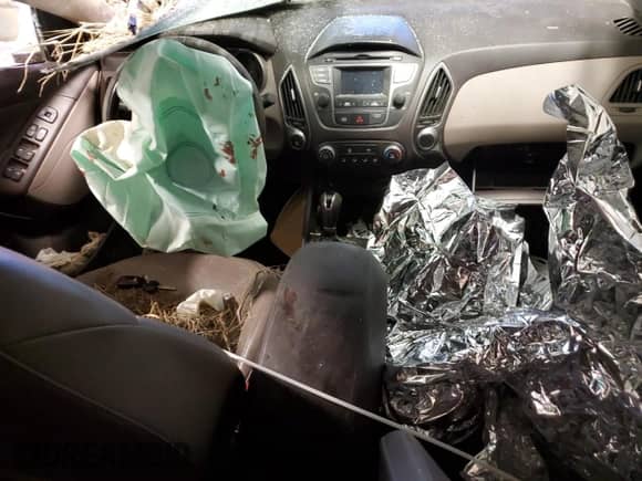 2014 Hyundai Tucson Walking Dead Edition z VIN KM8JUCAG0EU815736, wystawiony jako Copart lot #81373953 z przebiegiem Nie podano mil oraz Szkoda całkowita • Salvage title. Historia ofert i sprzedaży dostępna na DreamBid. Obrazek 8.