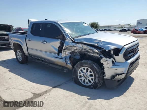 2025 Toyota Tacoma SR z VIN 3TMLB5JN9SM165222, wystawiony jako Copart lot #71427165 z przebiegiem 1 473 mil mil oraz Szkoda całkowita • Salvage title. Historia ofert i sprzedaży dostępna na DreamBid. Obrazek 4.