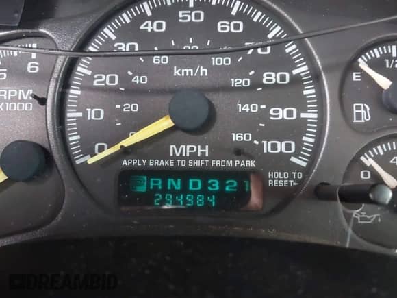 2002 Chevrolet Suburban LT z VIN 3GNEC16Z02G255908, wystawiony jako IAAI lot #43558187 z przebiegiem 294 984 mil mil oraz . Historia ofert i sprzedaży dostępna na DreamBid. Obrazek 7.