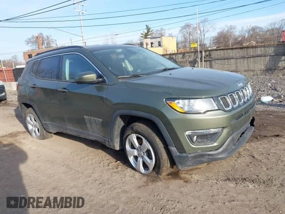 2019 Jeep Compass Latitude z VIN 3C4NJDBB9KT647656, wystawiony jako IAAI lot #41758729 z przebiegiem 83 932 mil mil oraz . Historia ofert i sprzedaży dostępna na DreamBid. Obrazek 1.