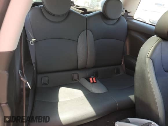 2010 MINI Hardtop с VIN WMWMF3C55ATZ66060, выставлен на аукционе Copart как лот 68725835 с пробегом 101 052 миль миль и Списание • Salvage title. История ставок и продаж доступна на DreamBid. Изображение 10.